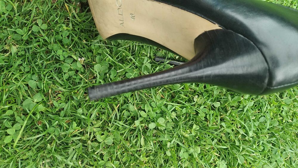 Czarne szpilki Aldo 40 skórzane