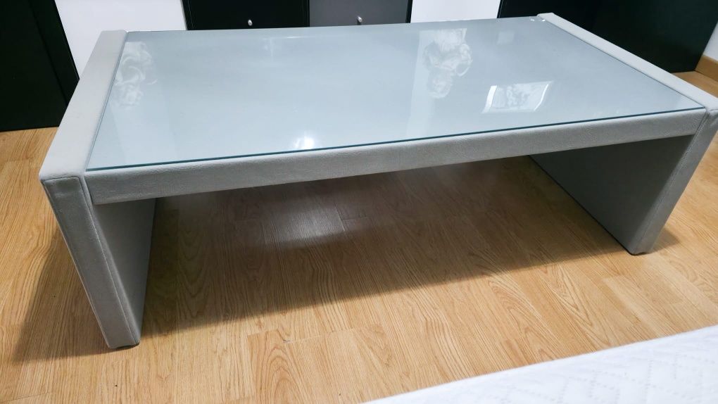 Mesa de centro com vidro