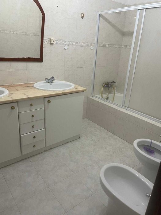 Arrenda-se apartamento 4 assoalhadas, próximo do Hospital de Setúbal