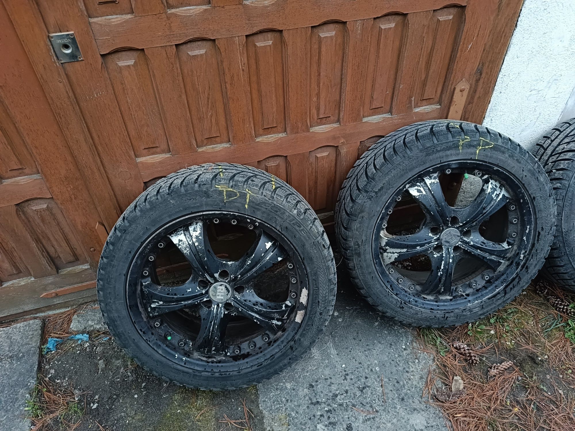 Opony zimowe 225/45 R. 17 Roztaw śrub 5 /100