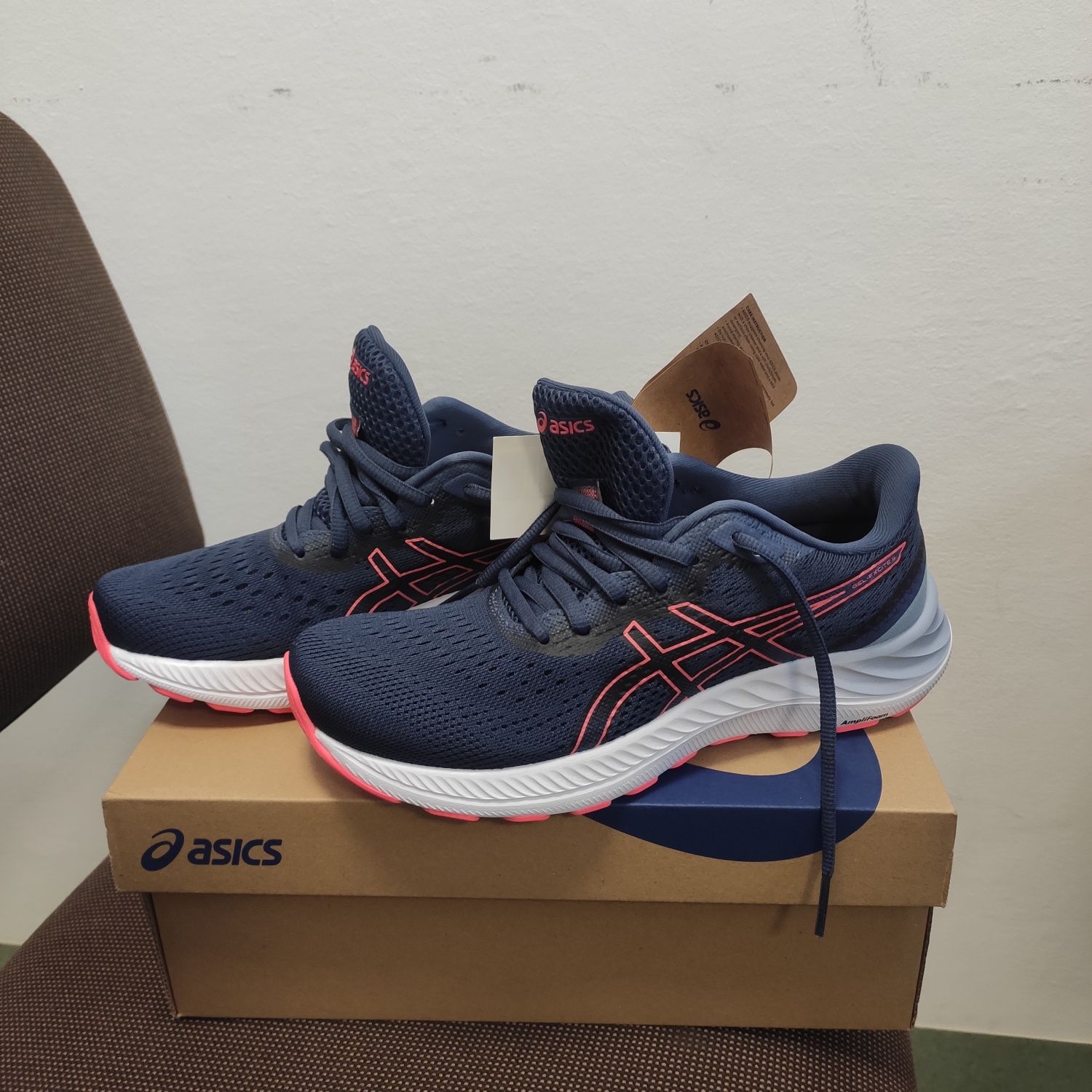 Buty treningowe biegowe Asics Gel Excite 8 r. 37