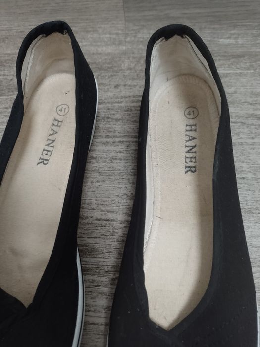 Sprzedam damskie buty rozmiar 41.