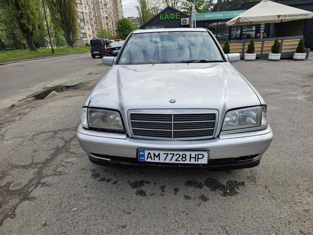 Mercedes Benz C180