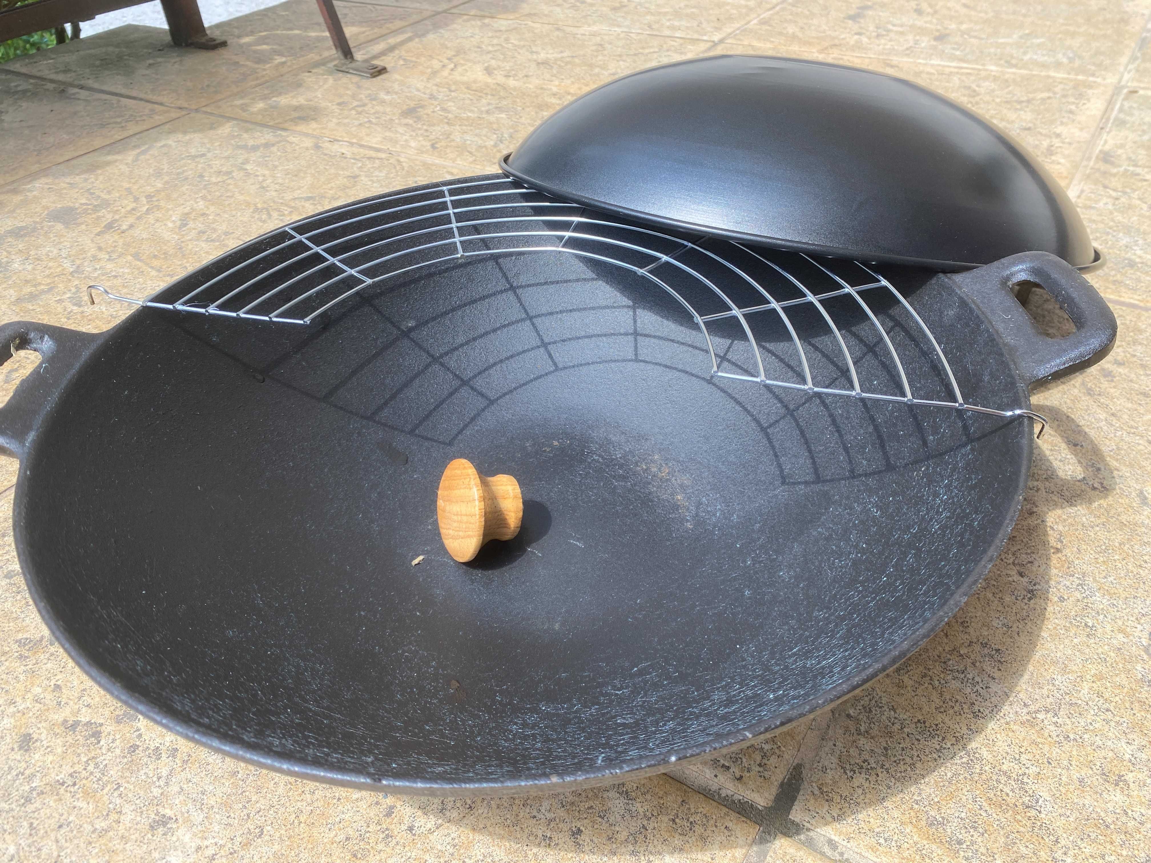 Wok żeliwny 37cm