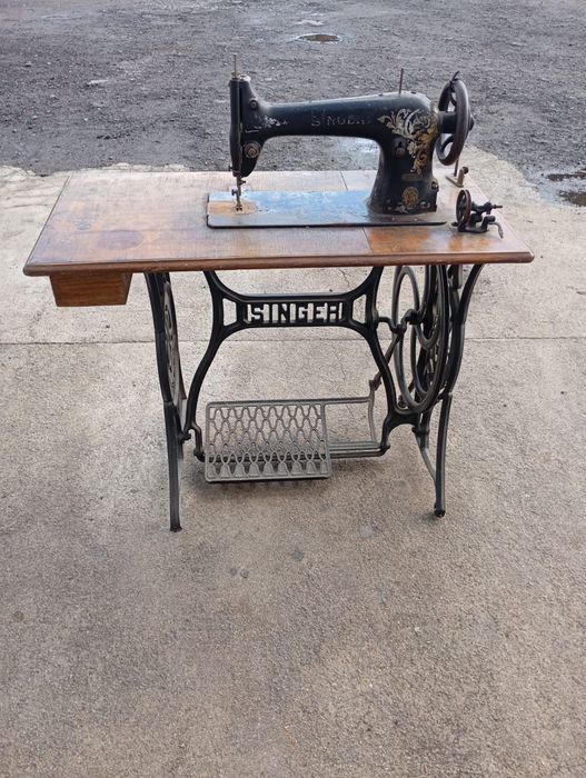 Vendo máquina de costura a trabalhar muito bem