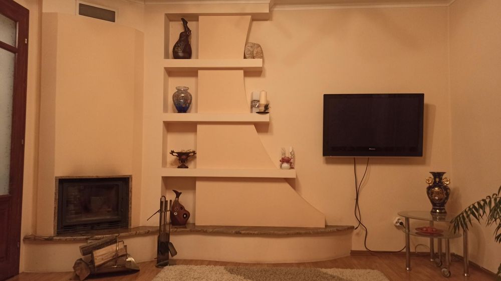 Продаж 6-ти кімнатної квартири у місті Ужгород.