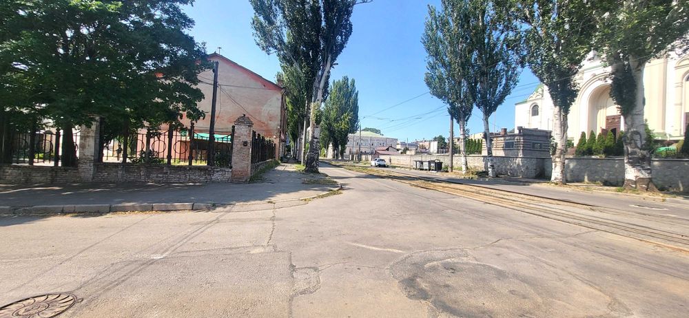 Продаж ЦОКОЛЬНОГО приміщення вул. Поштова буд. 27/29 центр АНГОЛЕНКА.