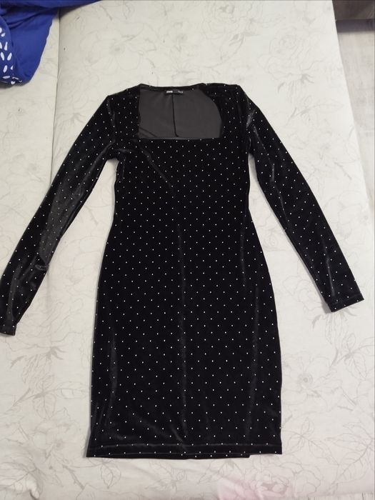 Czarna sukienka zamszowa