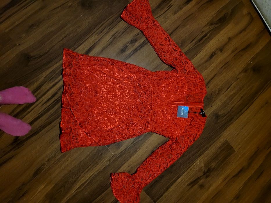 Sukienka czerwona koronkowa