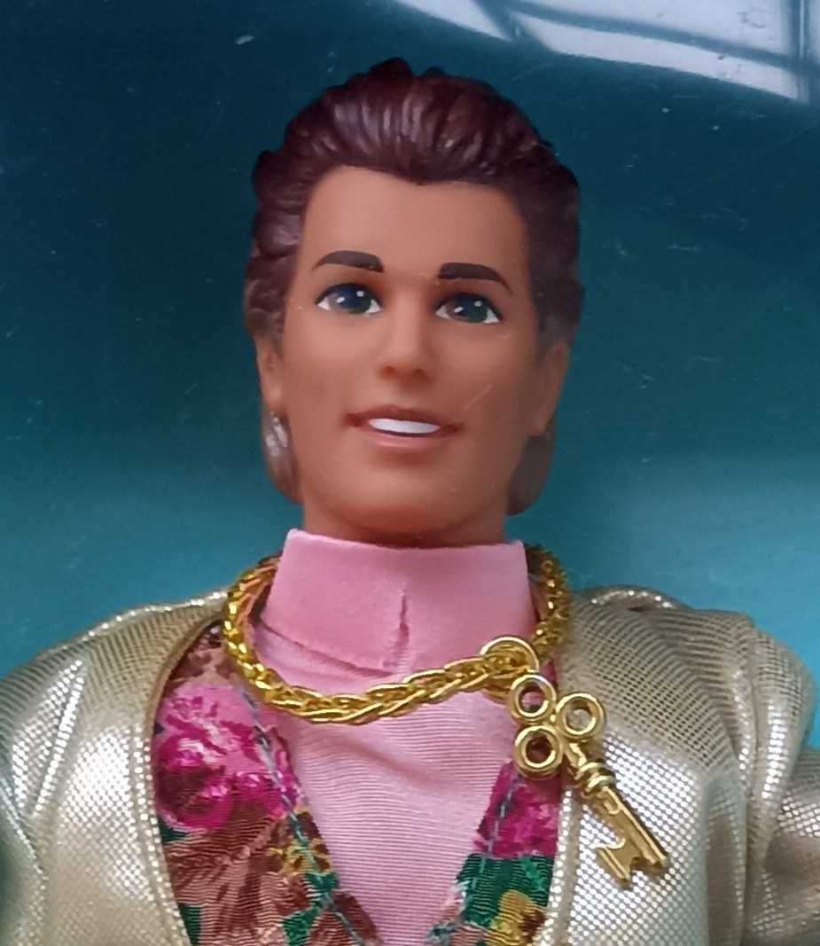 Barbie Ken Locket Surprise 1992