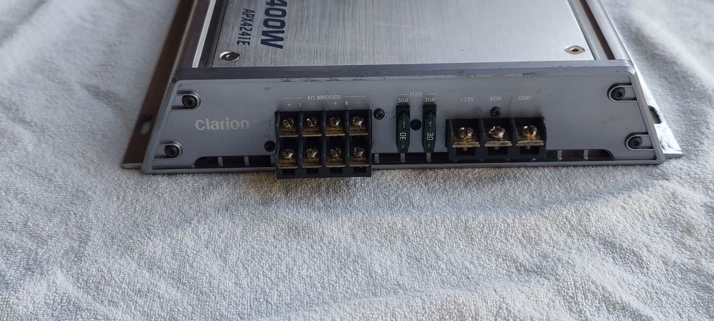 Wzmacniacz Clarion APX 4241E Głośniki