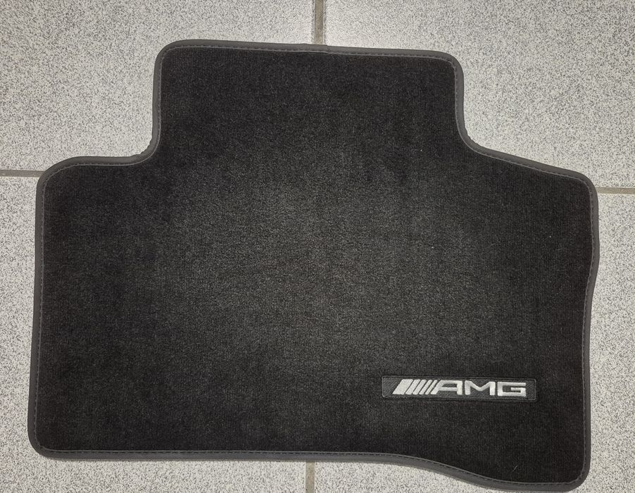 Tapetes traseiros MB C classe.