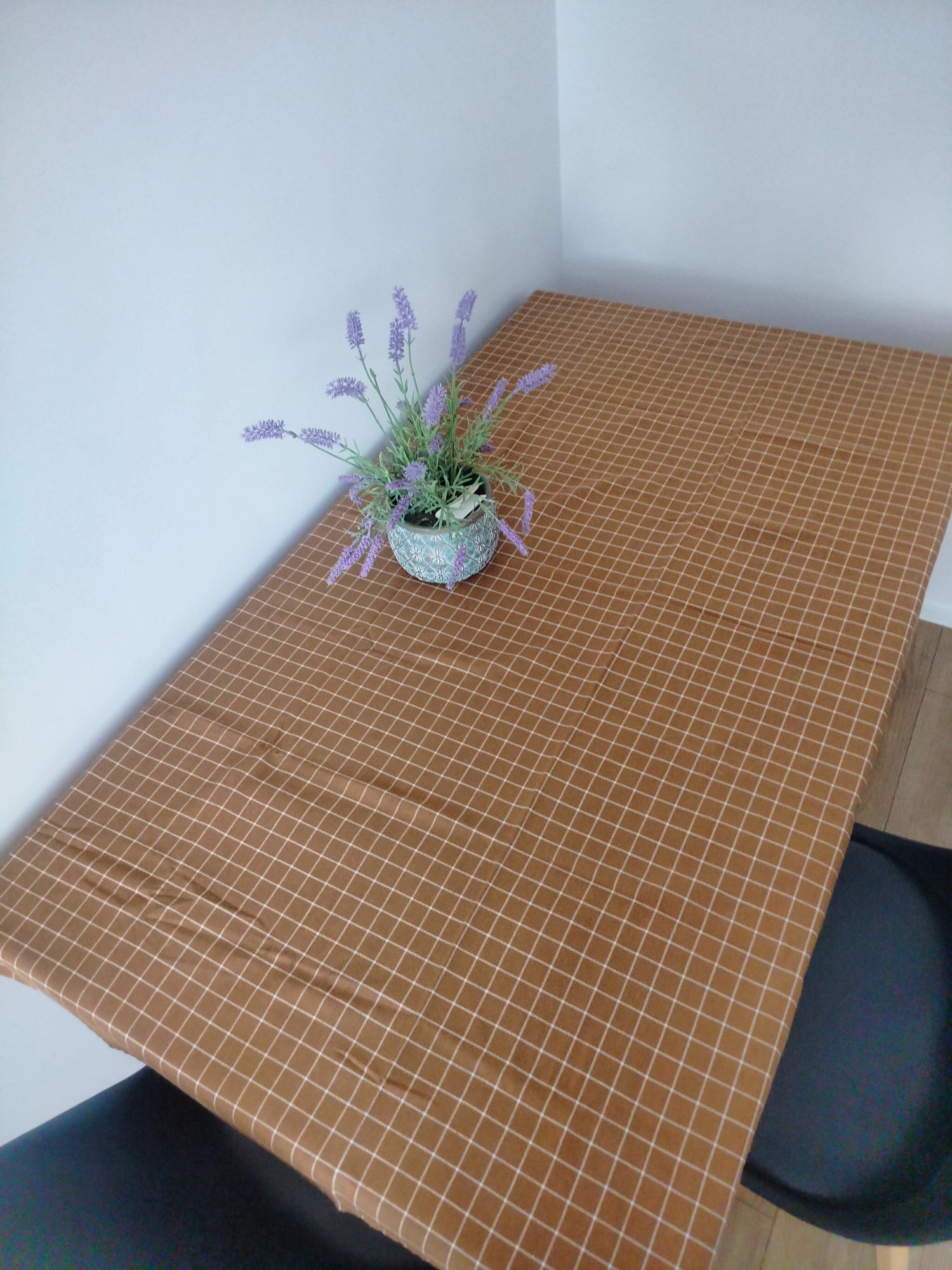 Obrus brązowy na stół