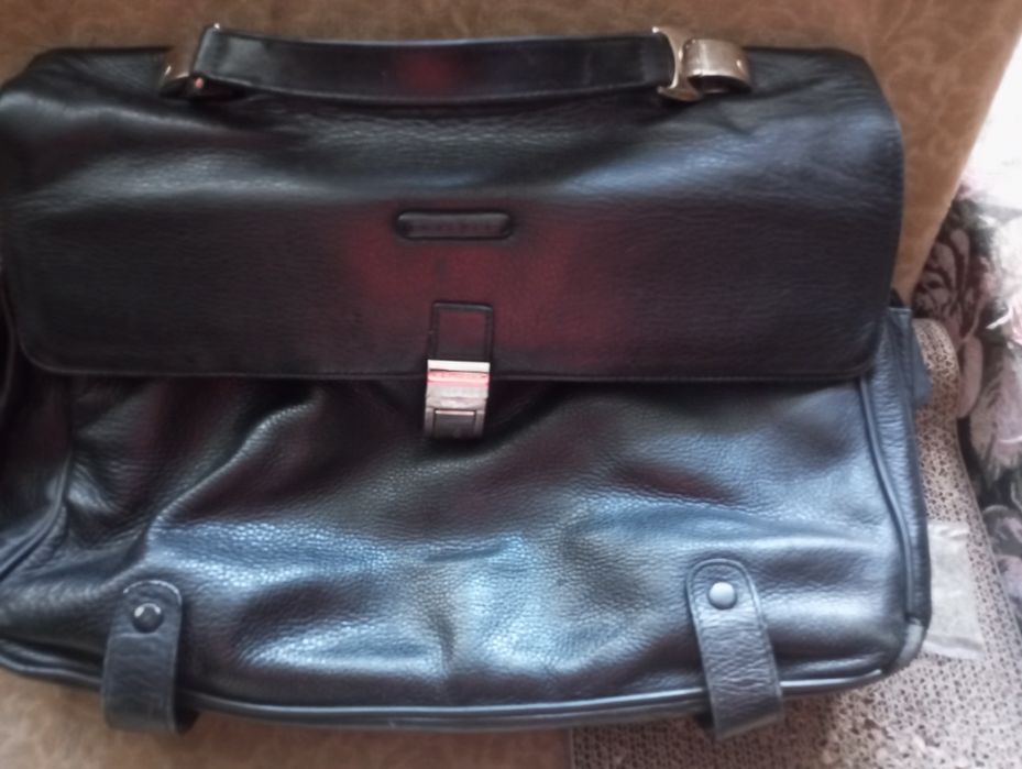 Кожаний портфель