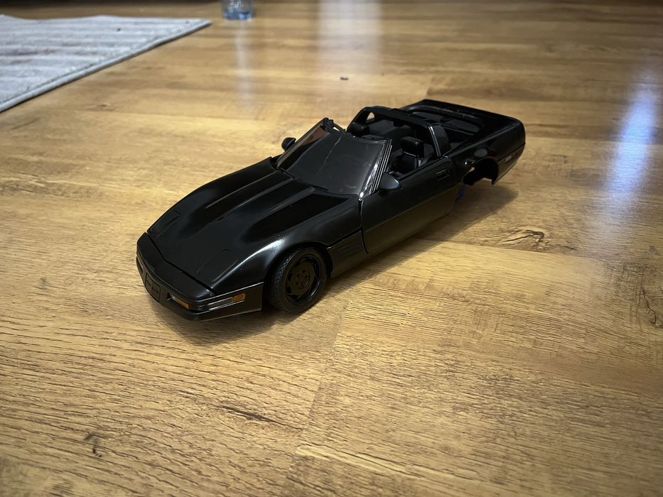 Sprzedam corvette ZR-1 1/18 Maisto (złom modelarski)