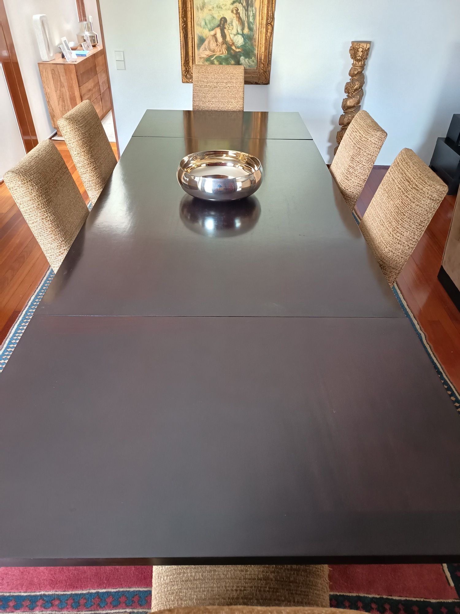 Mesa de sala com oito cadeiras