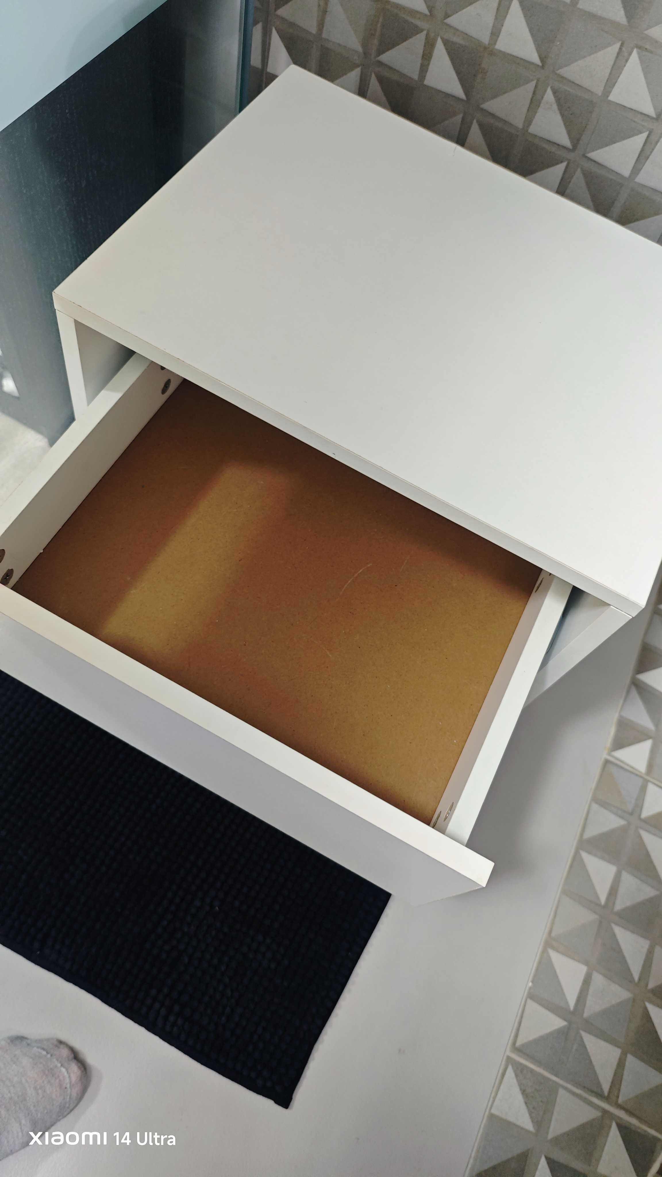 Mesa cabeceira branca