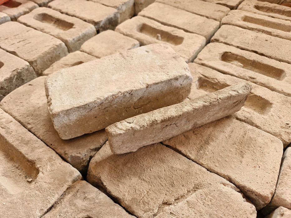 Cięcie cegły na płytki