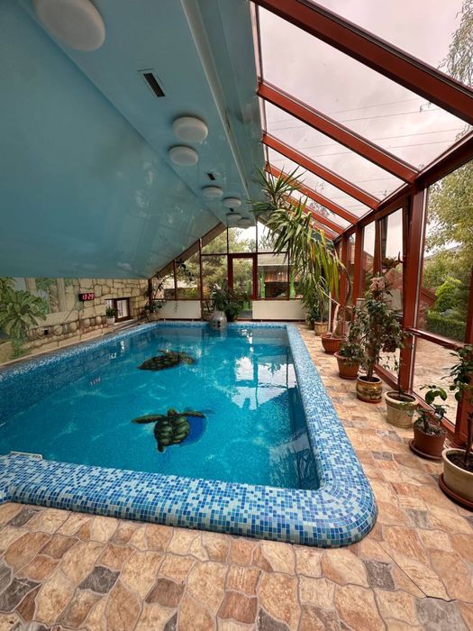 Елітний будинок з басейном , сауною , спортзалом біля Міського Озера