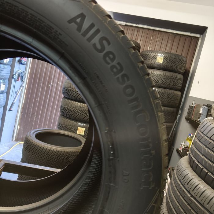 235/55/18 Sprzedam parę opon całorocznych Continental