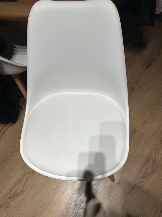 4 Cadeiras brancas