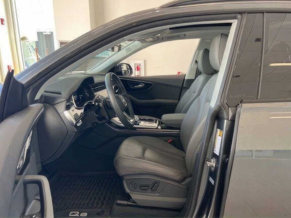 Audi Q8      2025