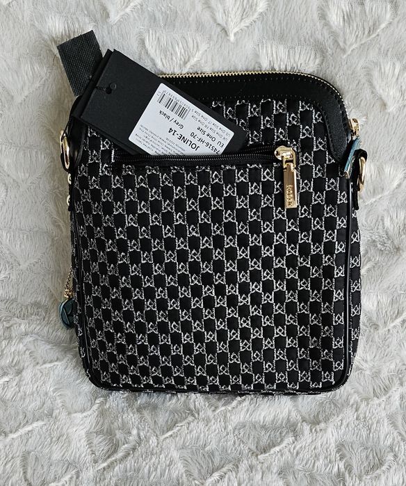 Śliczna Czarna listonoszka w miejskim stylu zdobiona szarym haftowanym