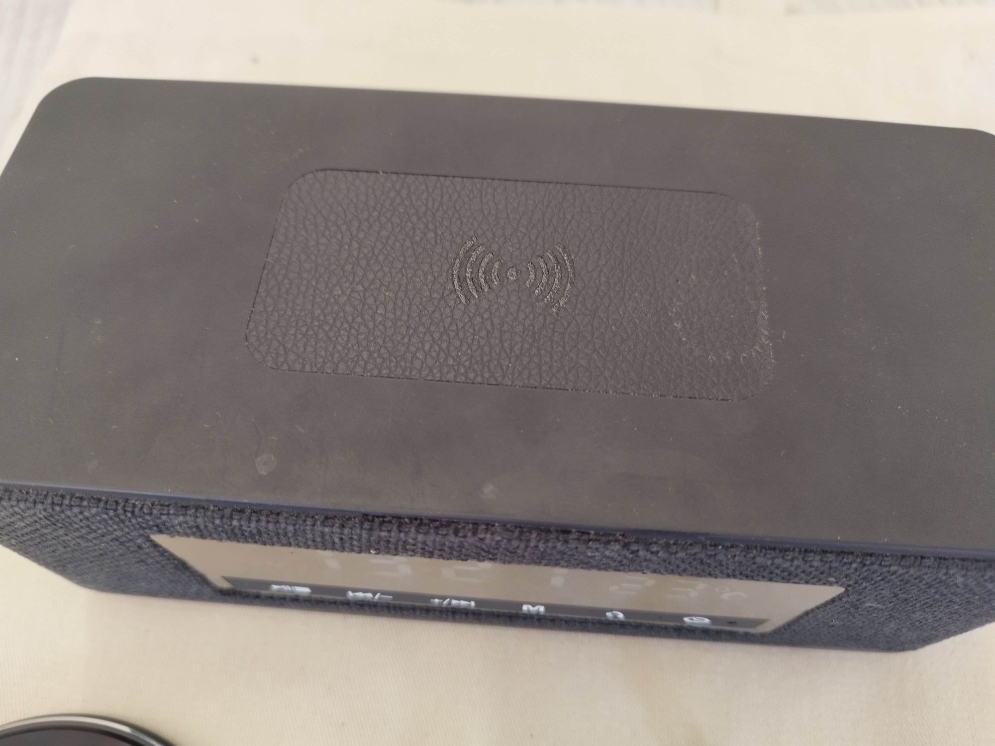radio bluetooth  ze stacją ładującą