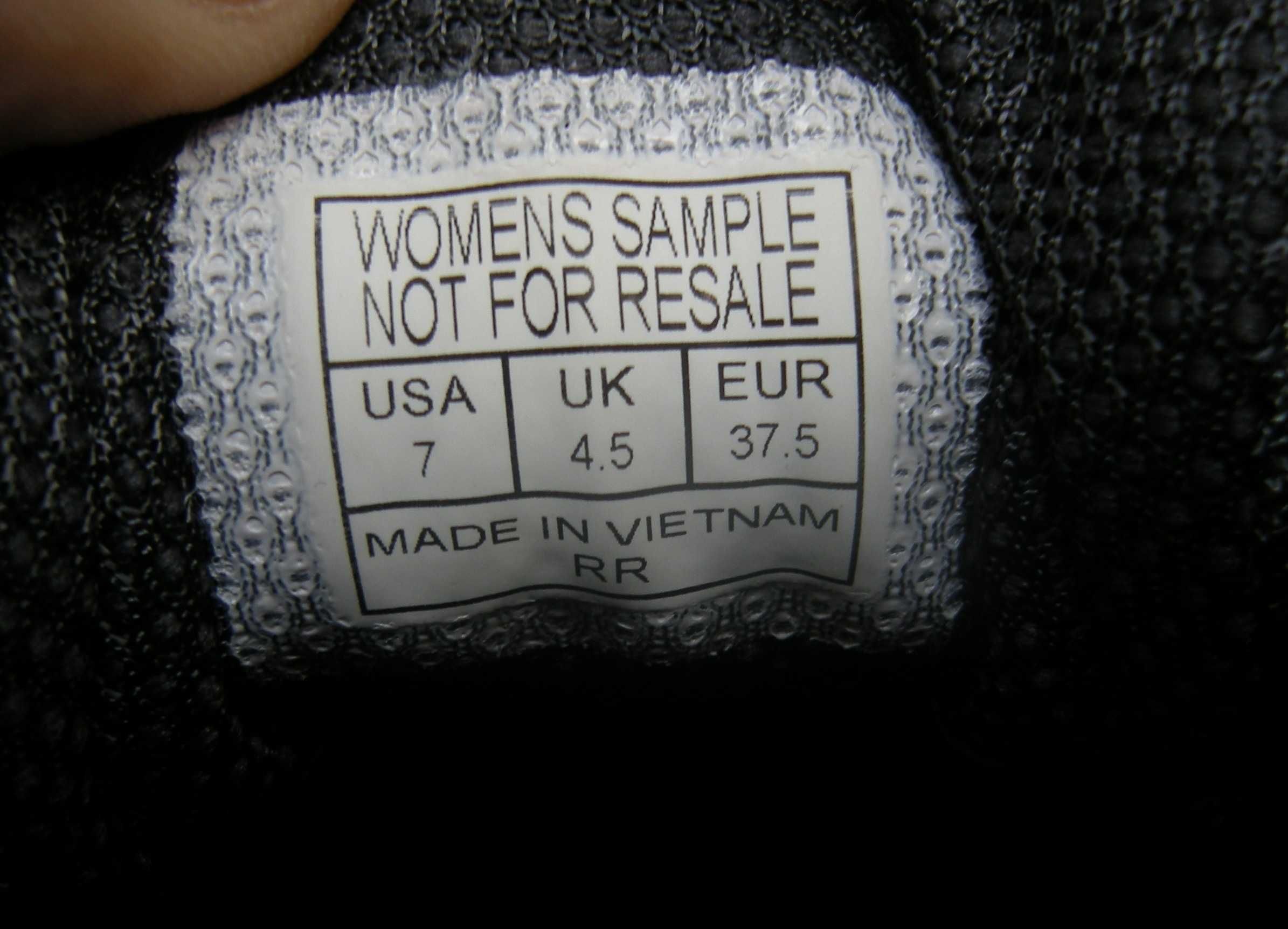 Продам шикарные кроссовки Merrell размер 37.5, стелька 24,5