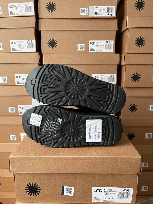 Уггі Чоловічі UGG Classic Mini Black Leather (Шкіра) Size 37 Новинка