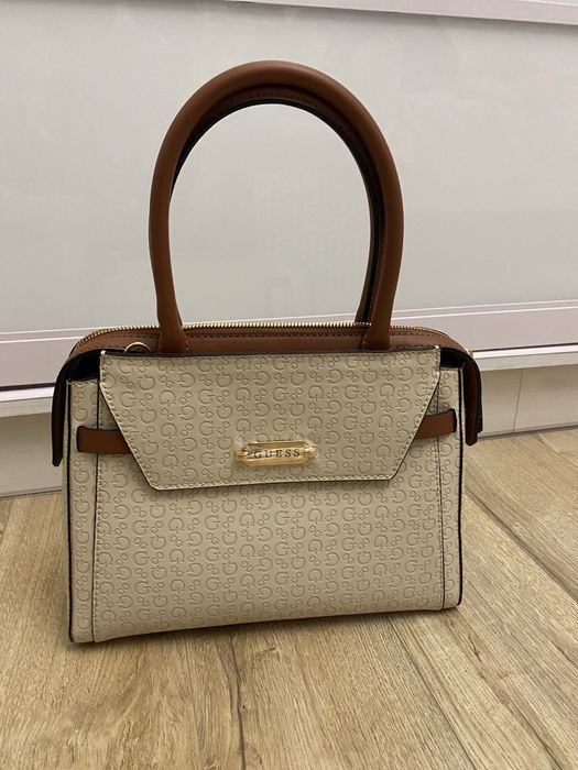 Продам сумку guess
