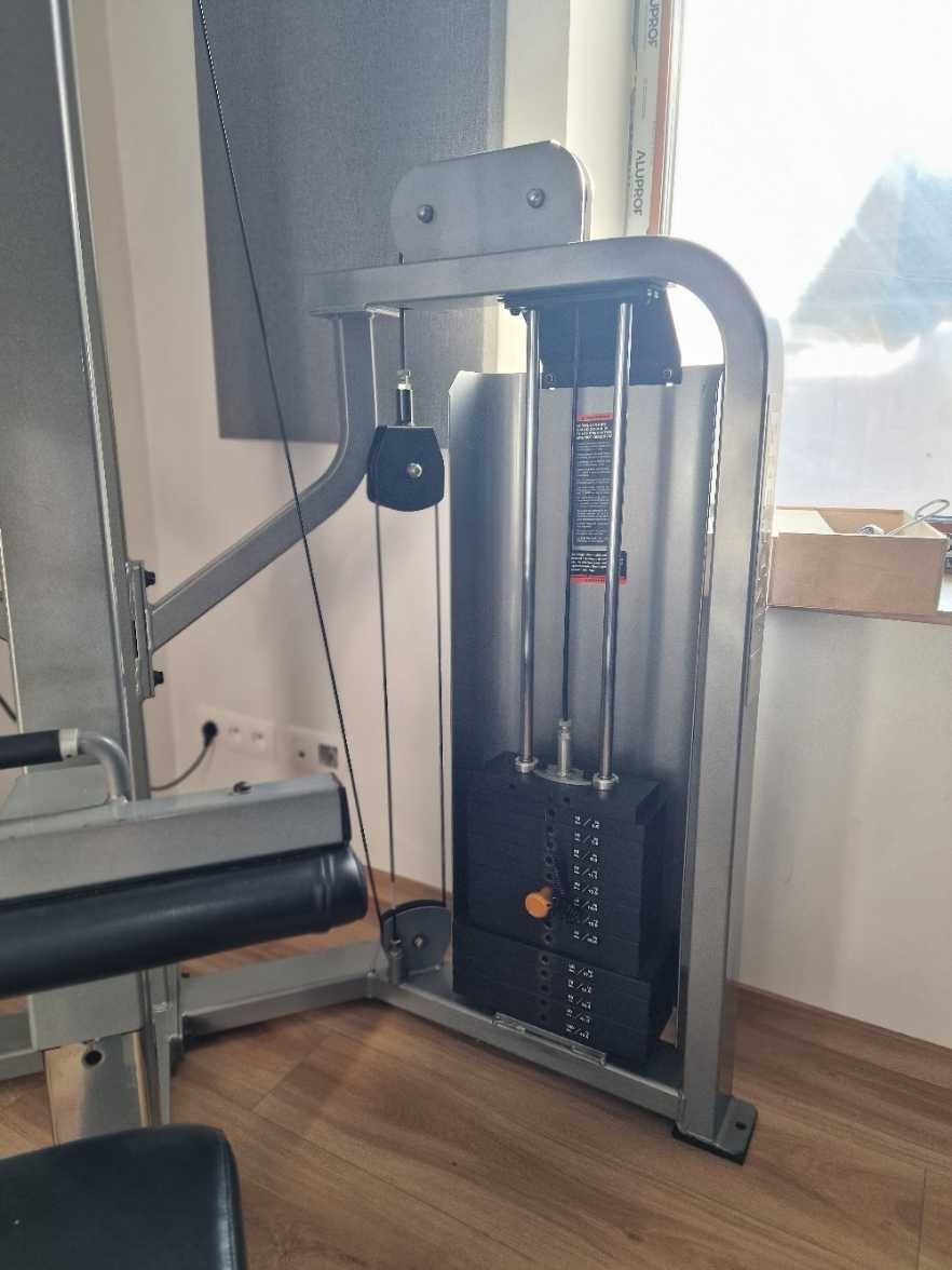 Profesjonalna maszyna do ćwiczeń grzbietu i ramion  Precor USA, FT334