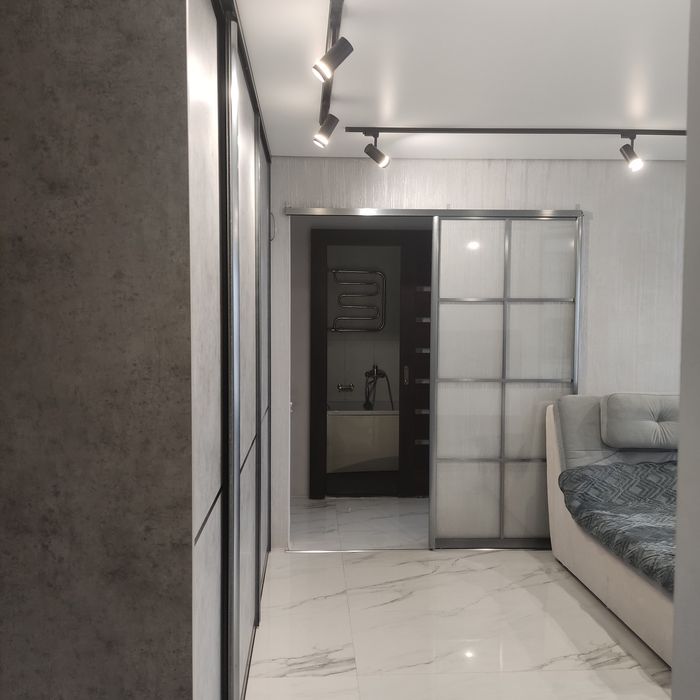 Трикімнатна,Проспект Незалежності.