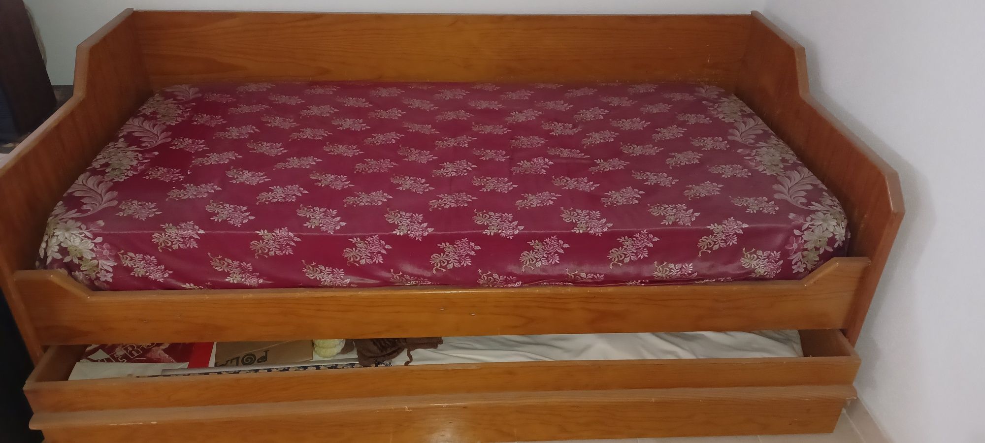 Cama solteiro com gaveta