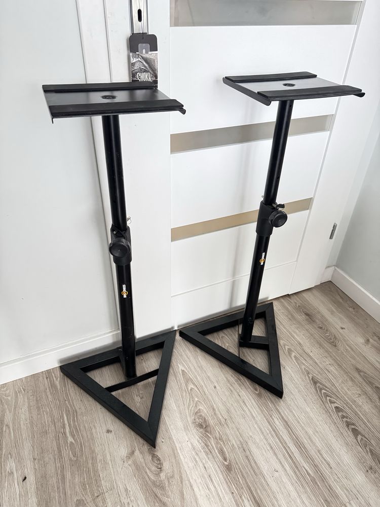Standy pod monitory studyjne