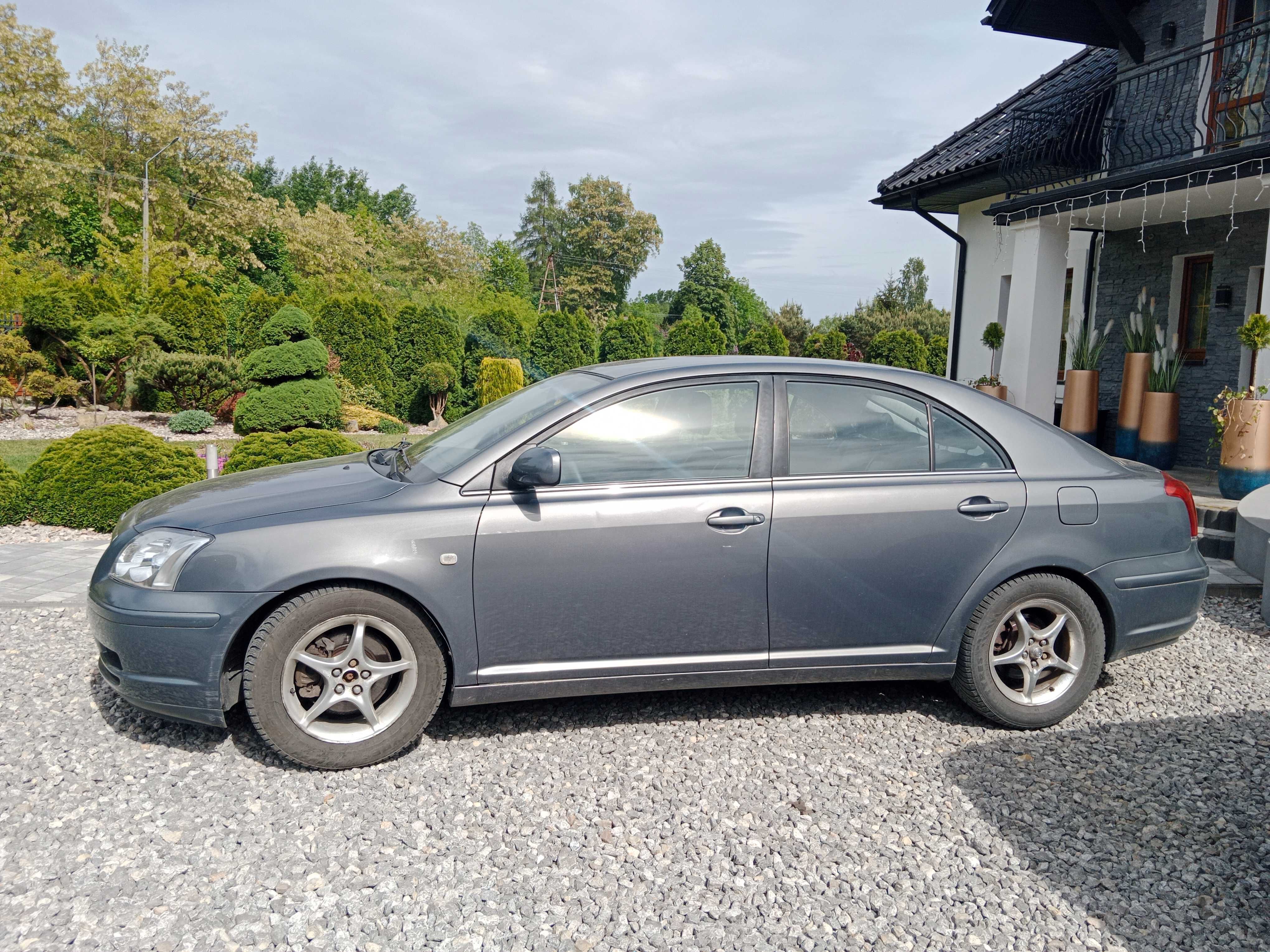 Toyota Avensis 2004r