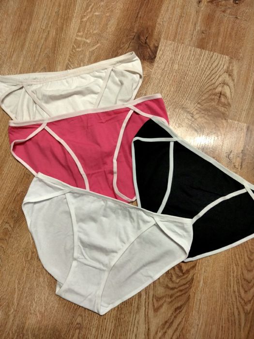 Різні в фото,шикарні трусики,атласні,трикотажні.Маю багато білизни.