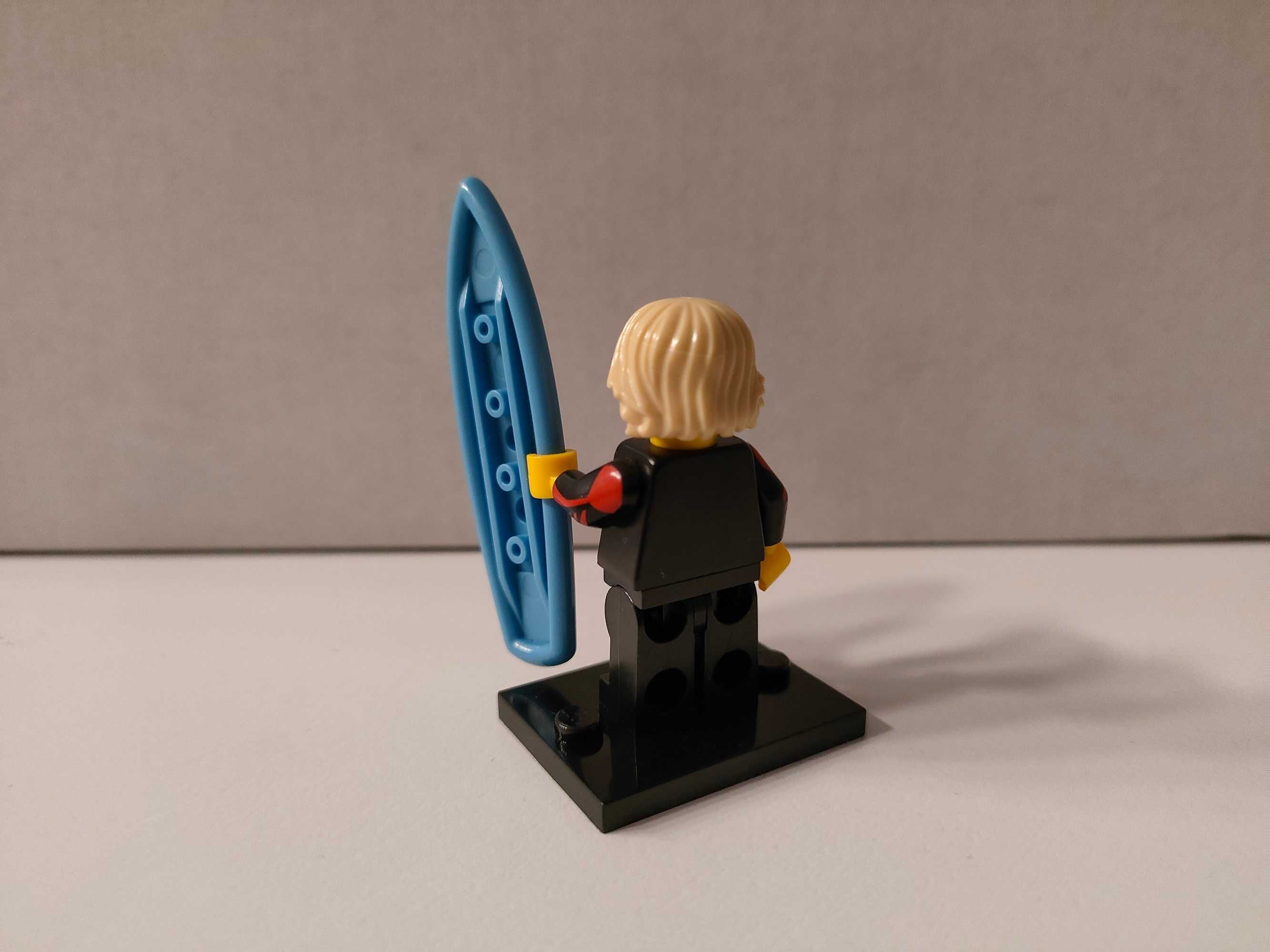 Minifigurka Ludzik Lego Pro Surfer (seria 17) 71018