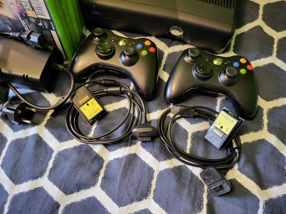 Konsola Xbox360 Slim 250Gb + 25 GIER