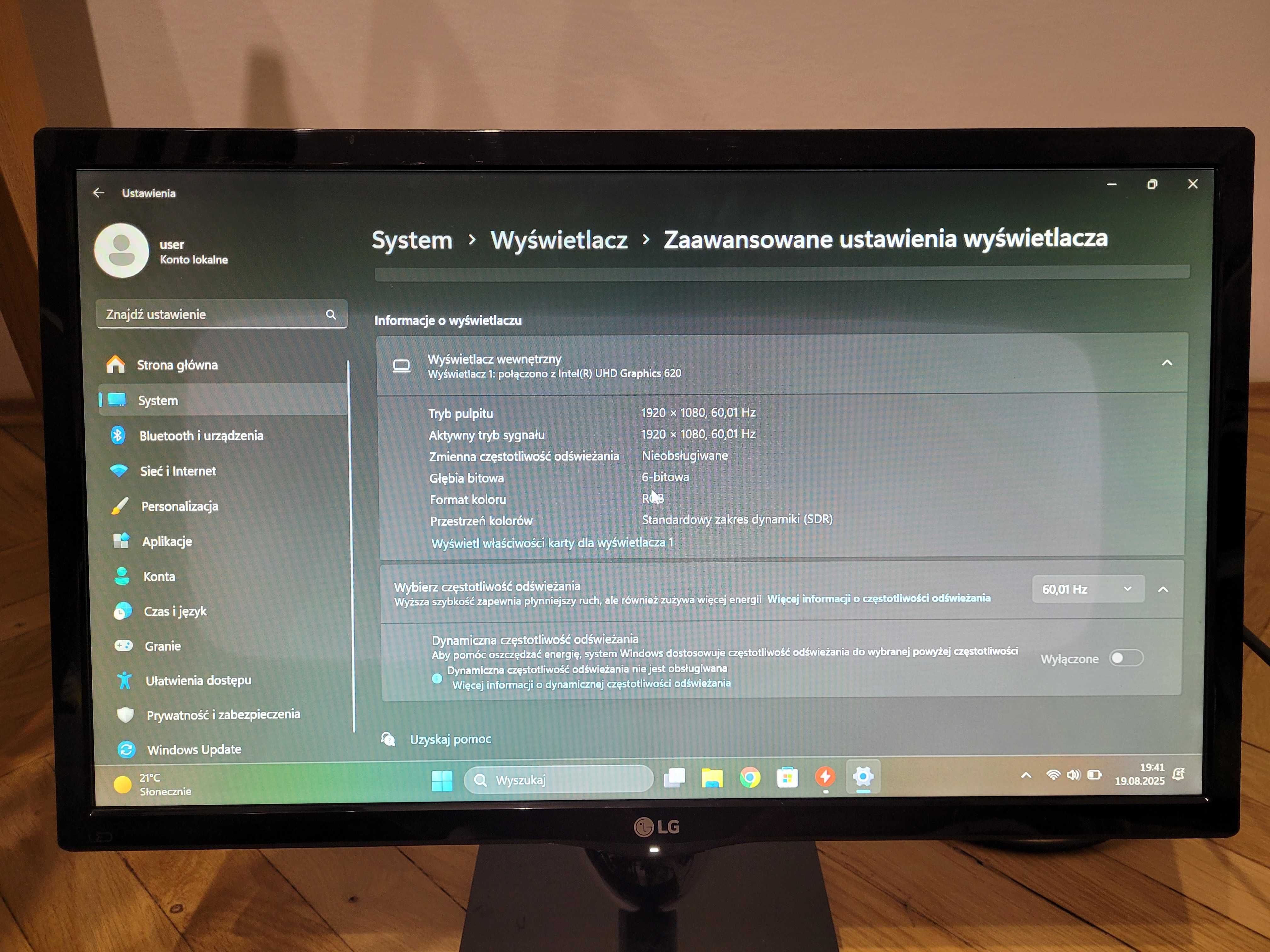 Monitory 22 cale LG(2x LG22m45, 1x 22m47VQ), 1x IIYAMA E2278HD