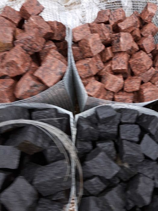 Grys granitowy czerwony Vanga