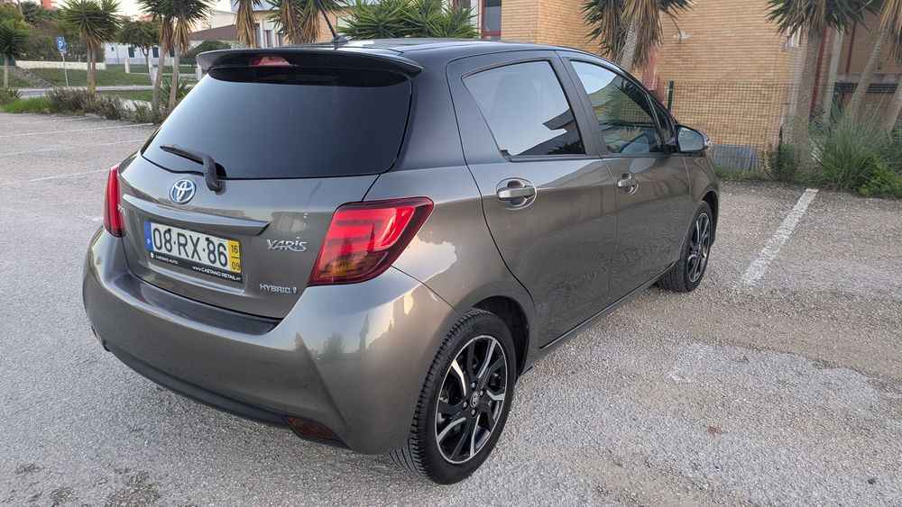 Toyota Yaris Hybrid HSD Square Collection - 2016