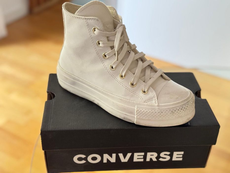 Ténis All Star Chuck Taylor brancos como novos