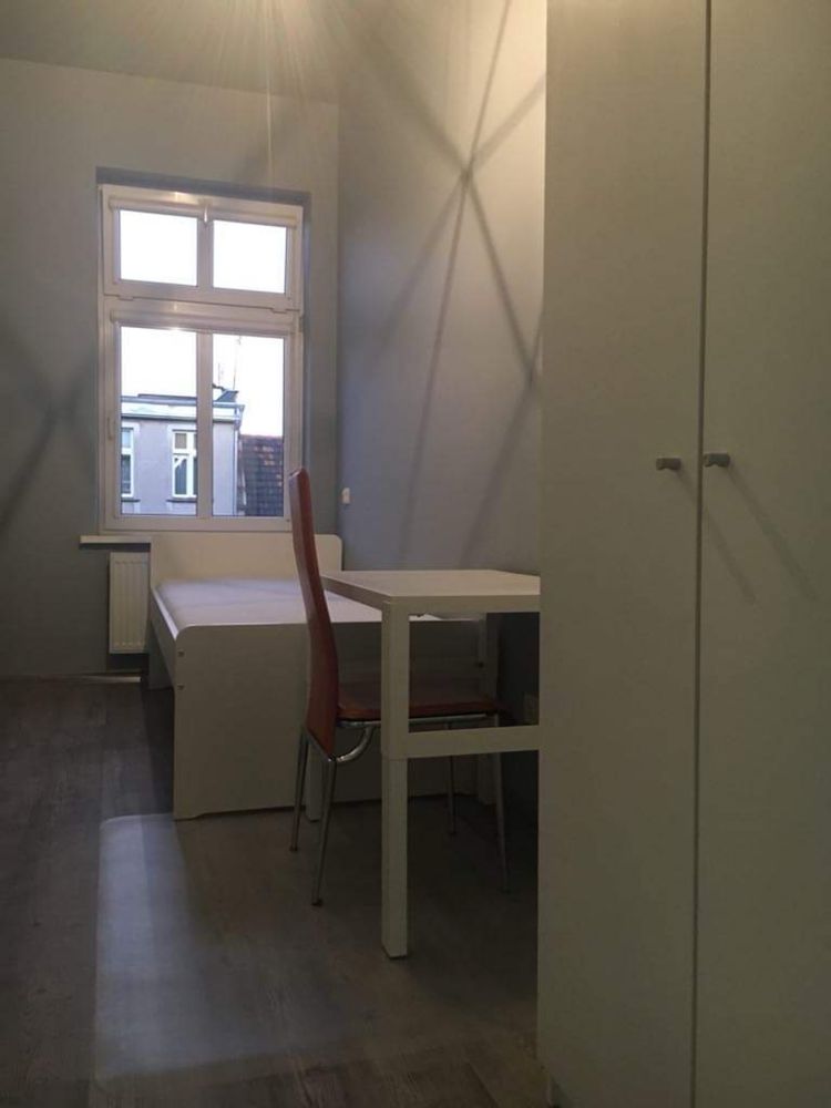 Wynajmę dwa  pokoje jednoosobowe ul. Piastowska 30