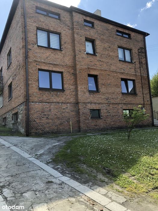 Duży i bardzo funkcjonalny dom piętrowy, dwurodzinny