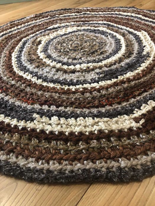 Dywanik okrągły brązy-beże śr.106 cm handmade 55zł