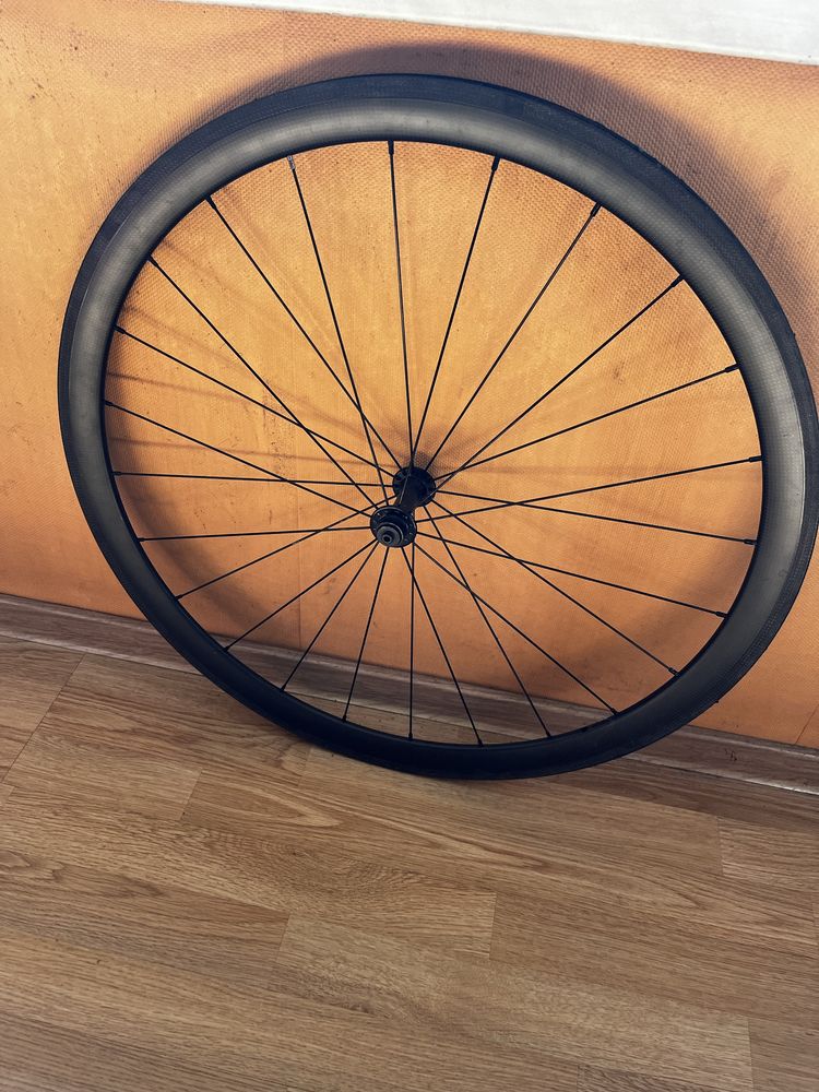 Koło szosowe przód full carbon CSC szytka