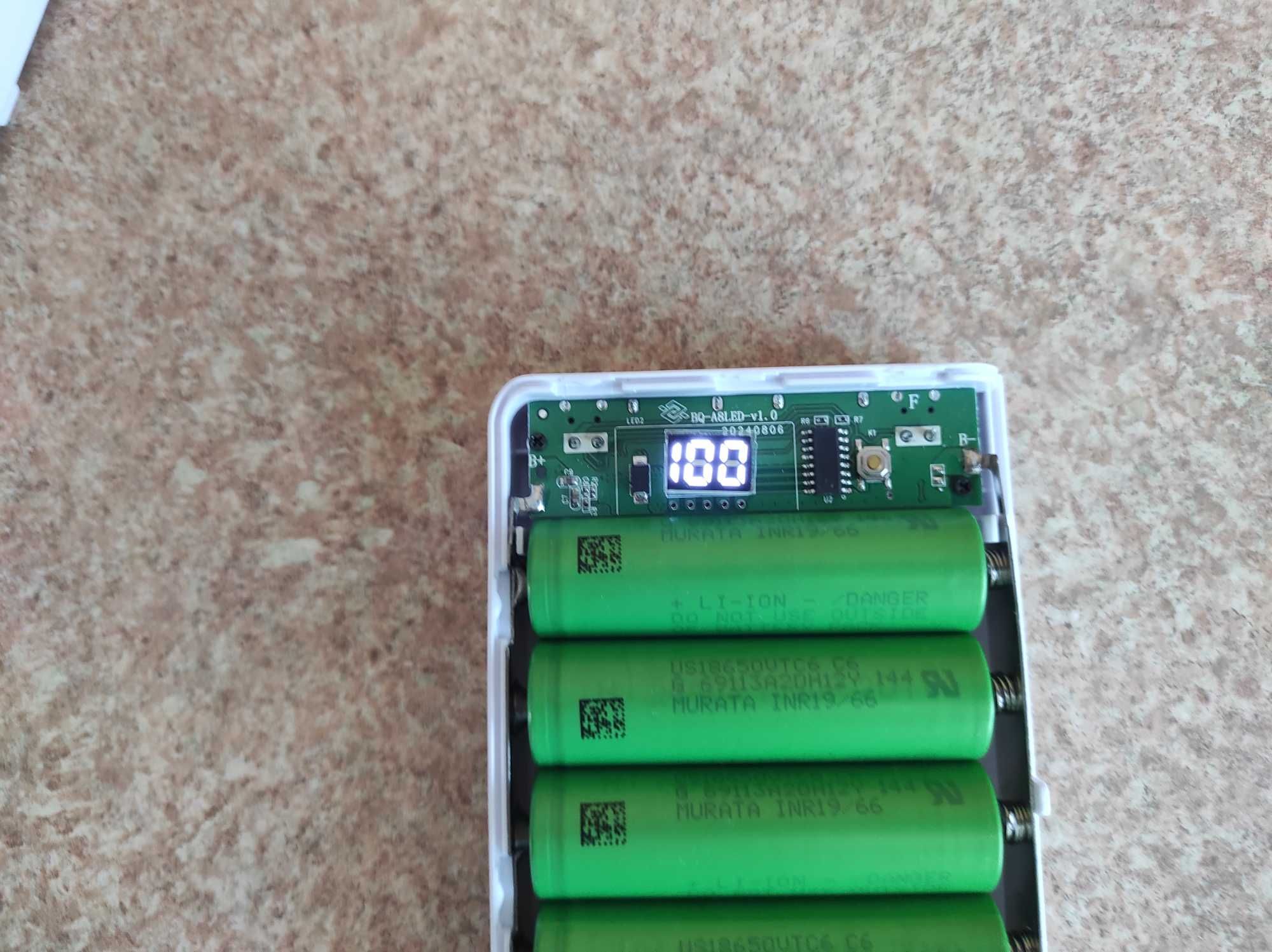 Powerbank na ogniwa 18650 + Sony Murata VTC 6 8sztuk