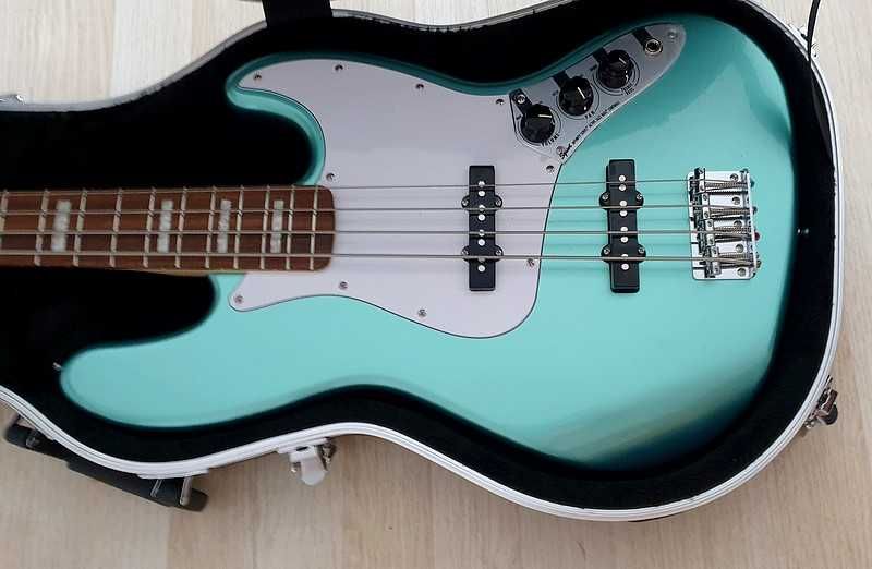 Fender Squier  Active Jazz Bass oraz RockCase Warwick aktywna