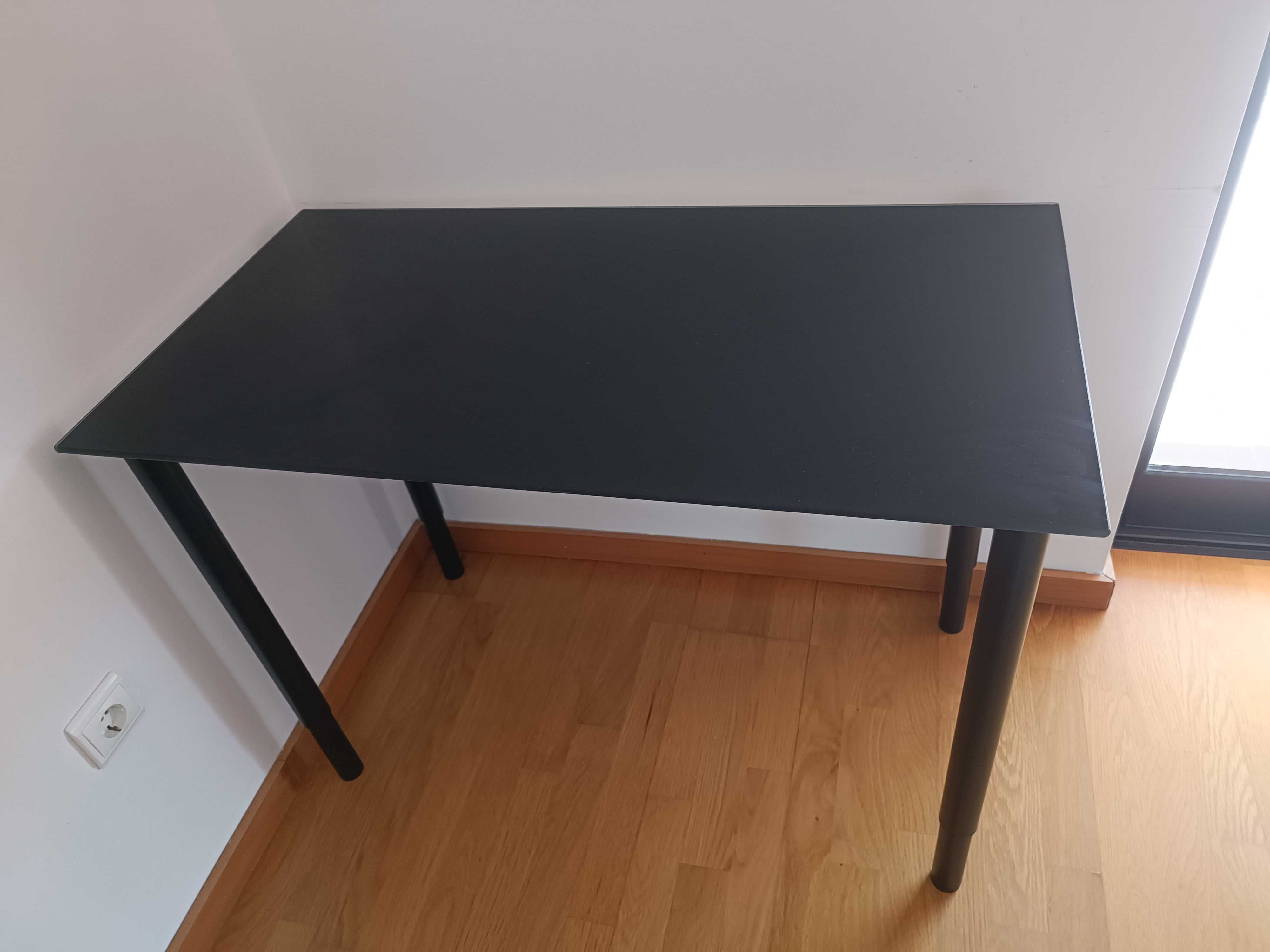 Mesa/secretária IKEA, modelo Glasholm